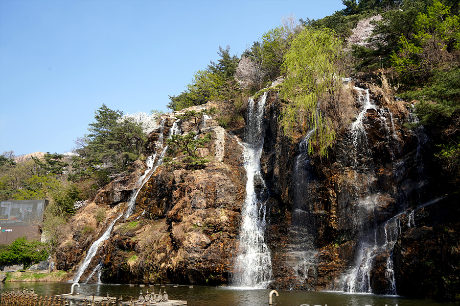 홍제천 인공폭포