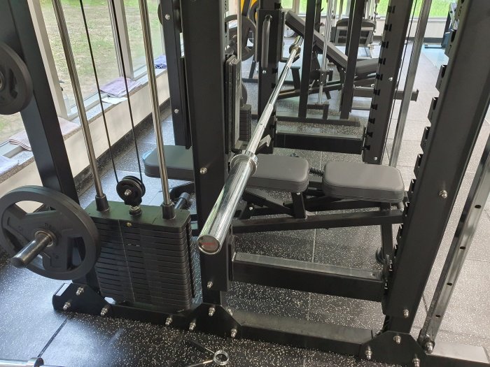 헬스장에-있는-운동기구