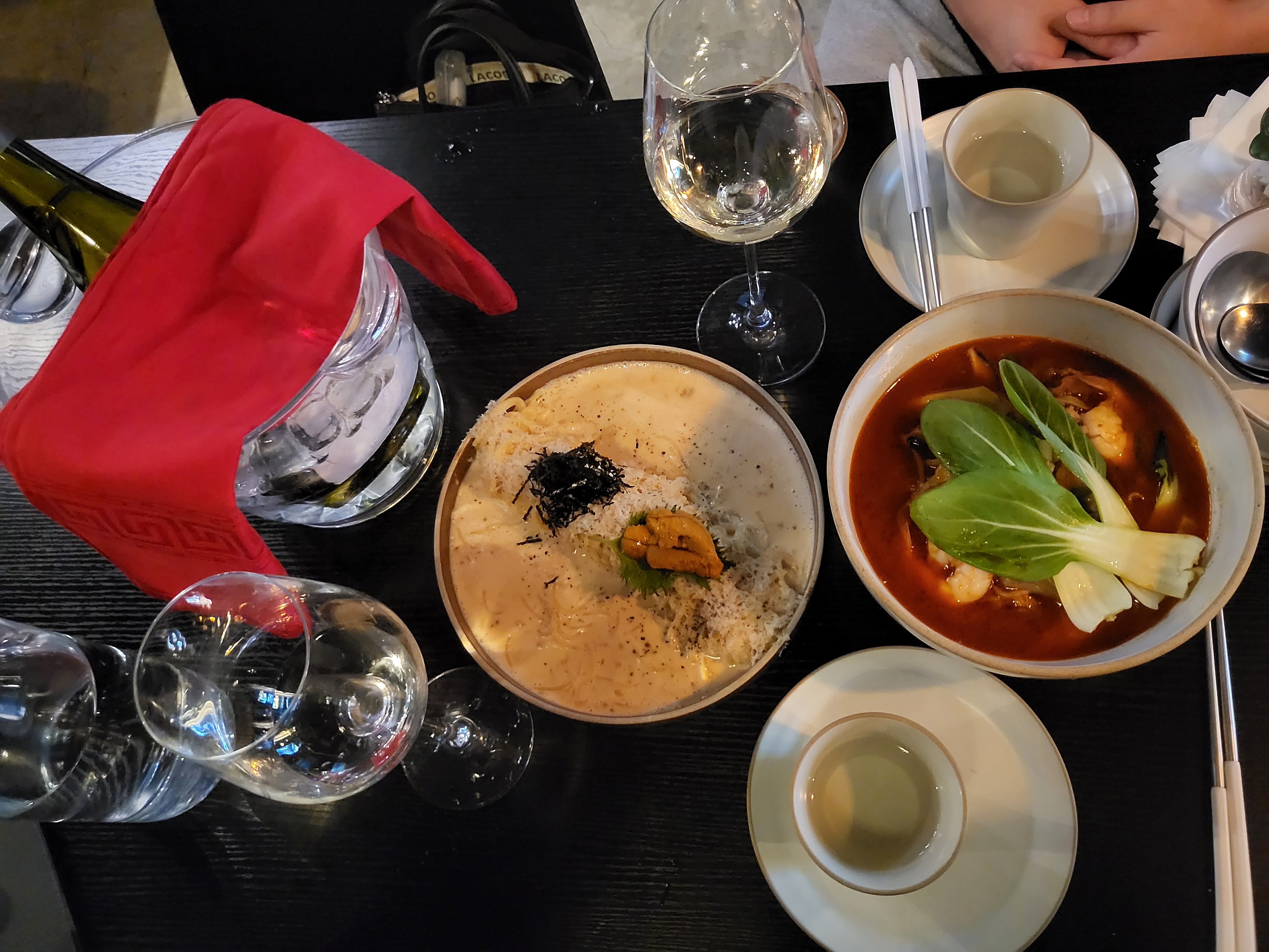 와인 + 메뉴2개 = 총 103,000원