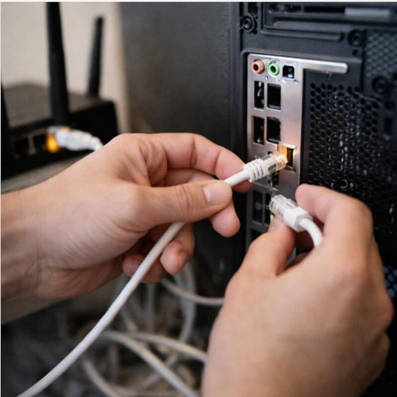 유선 인터넷 케이블 연결 상태 점검 모습