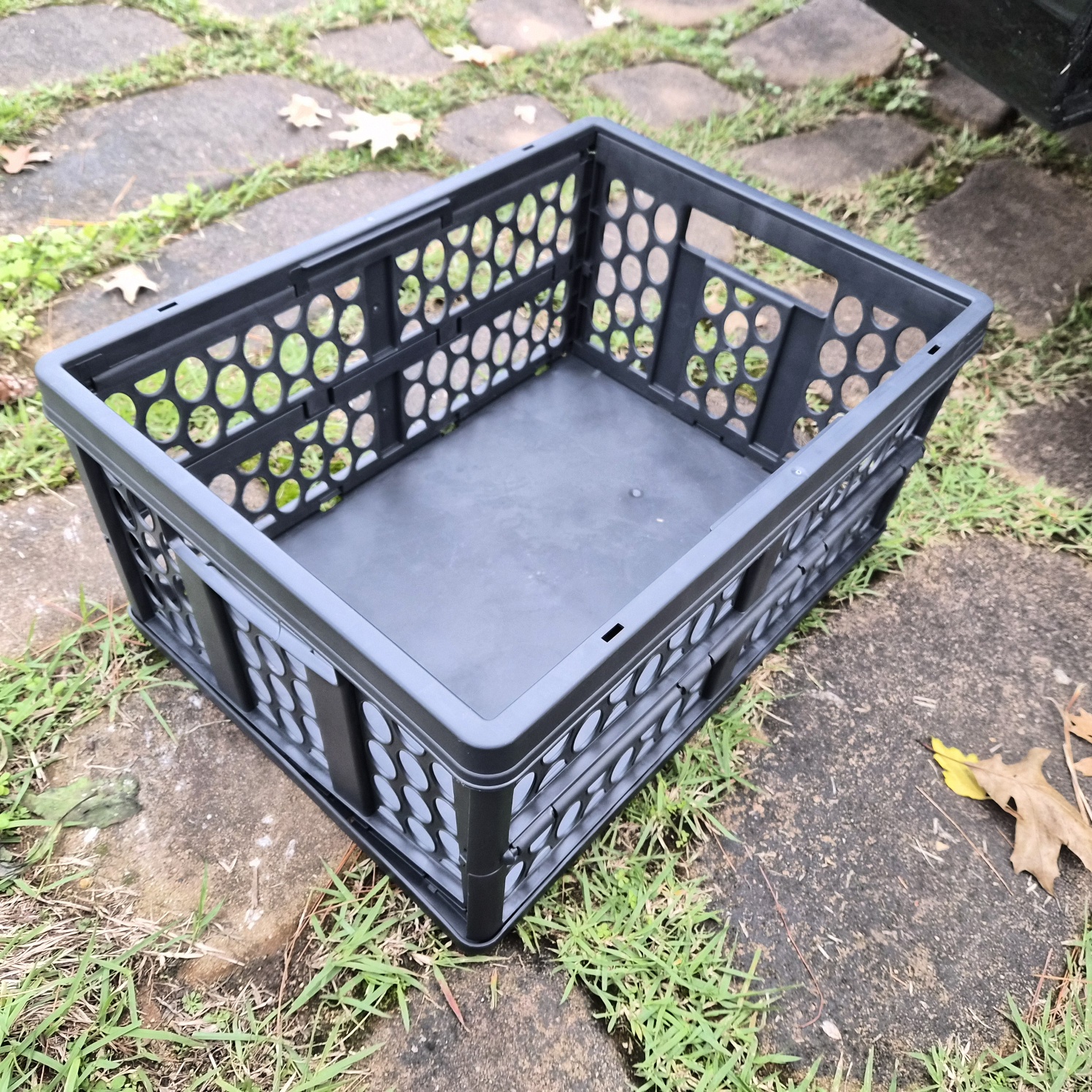 네 면이 모두 세워진 벤츠 폴딩박스 완성 모습