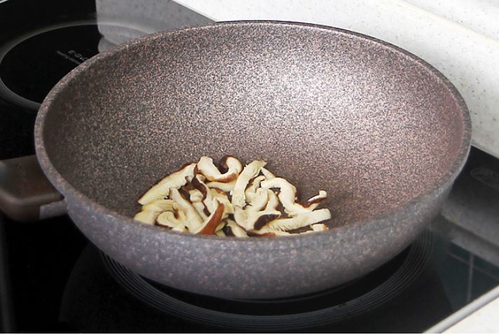 표고버섯 볶기