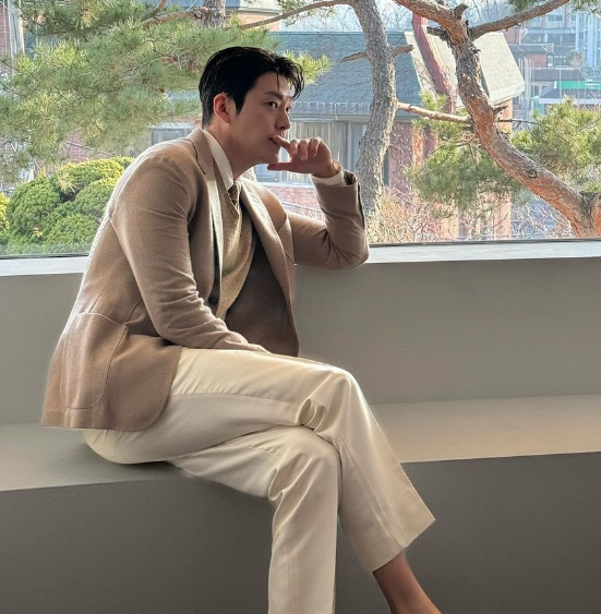 김우빈 프로필 작품활동 연애 신민아 결혼 투병 결별 드라마 영화 넥플릭스