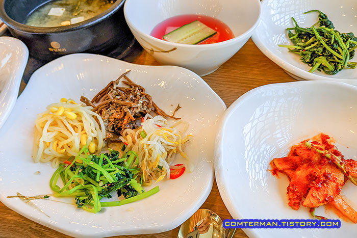 천안 벽오동 보리밥 나물 무침