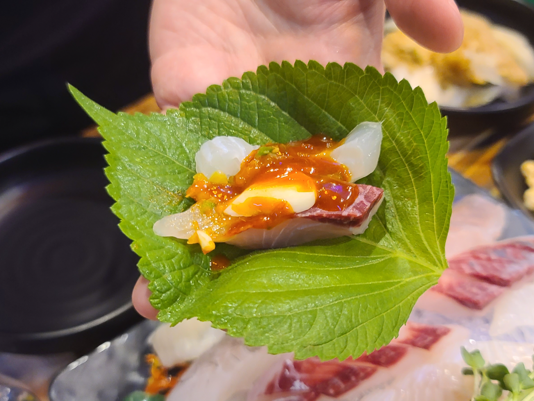 낚시꾼 김춘복의 도시어부 송도점 인천맛집 송도맛집 외부 활어회전문점 내부 수산문제작소 두툼한 활어회 한쌈