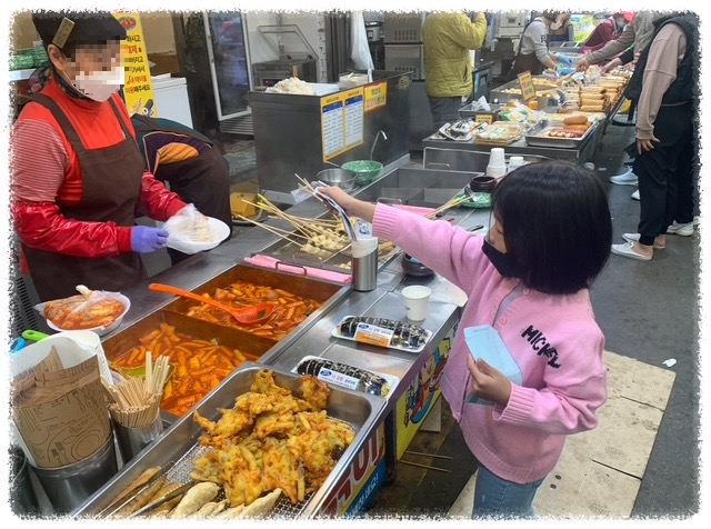 시장 풍경 시장 튀김집