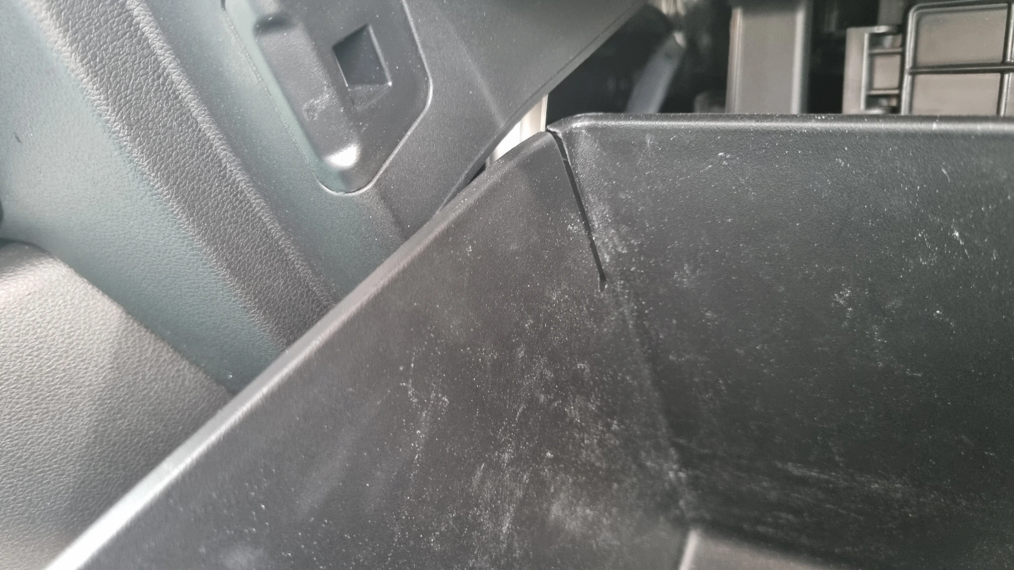 글로브박스 열린 모습