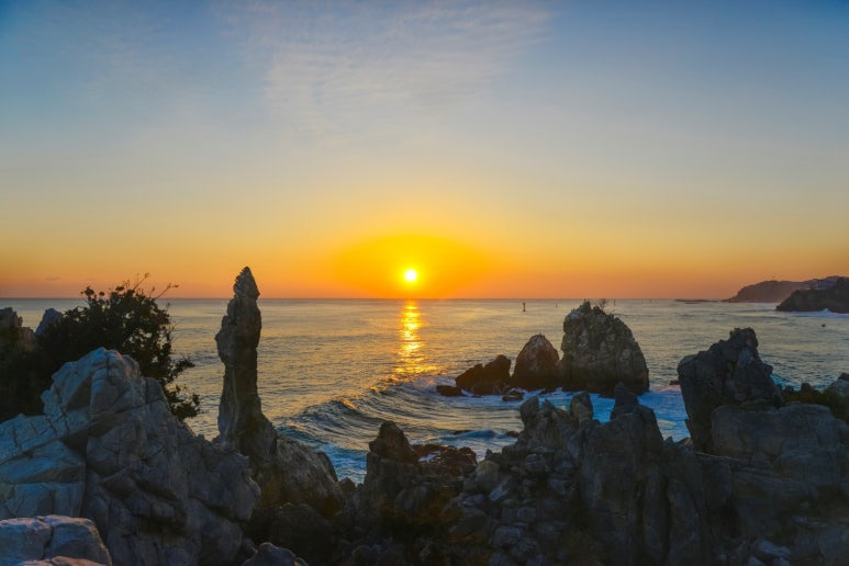 동해 촛대바위 일출