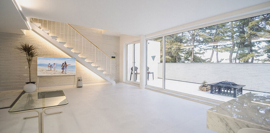 미갈루 펜션 거실 및 테라스