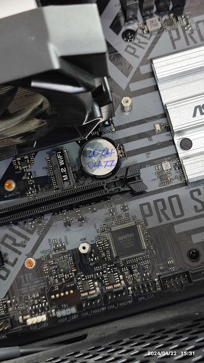 방전에 가까운 메인보드 CR2032 건전지도 새 걸로 교체