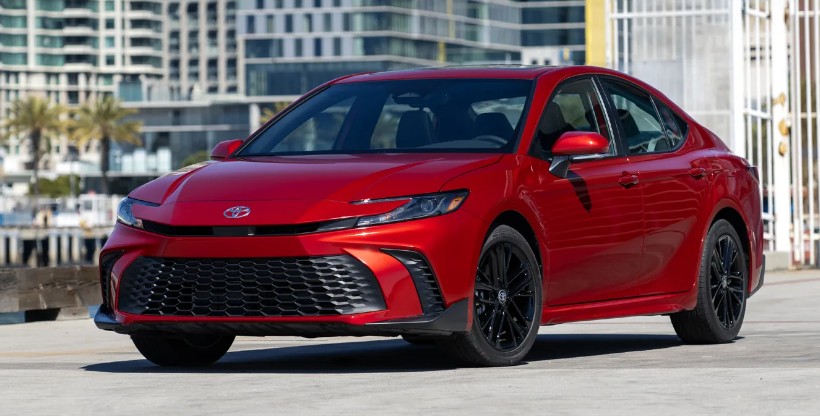 2025 토요타 캠리 하이브리드 리뷰 - 가격, 출력, 연비, 실내디자인