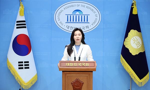 강유정 국회의원 프로필