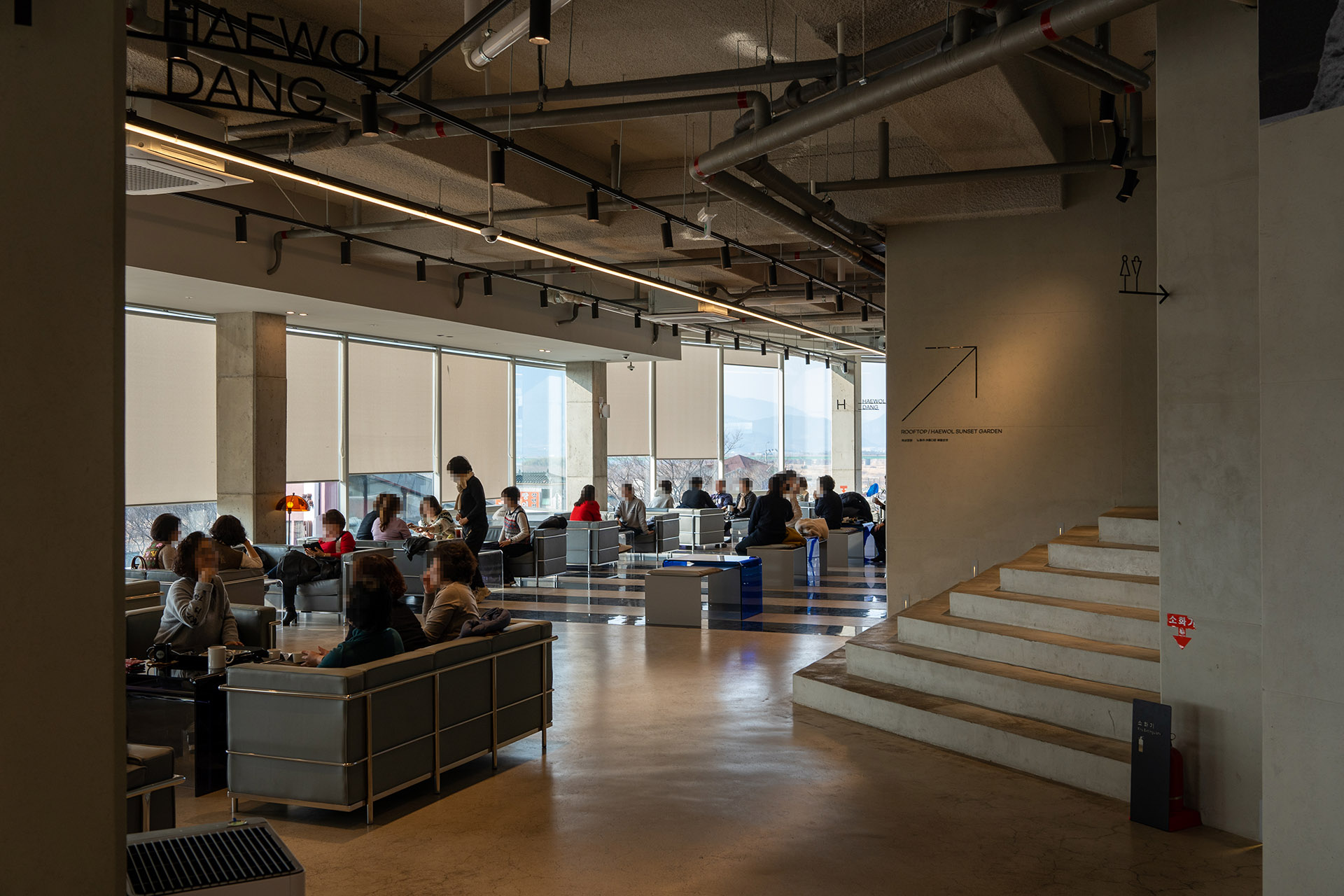 호포 베이커리 카페 해월당 내부