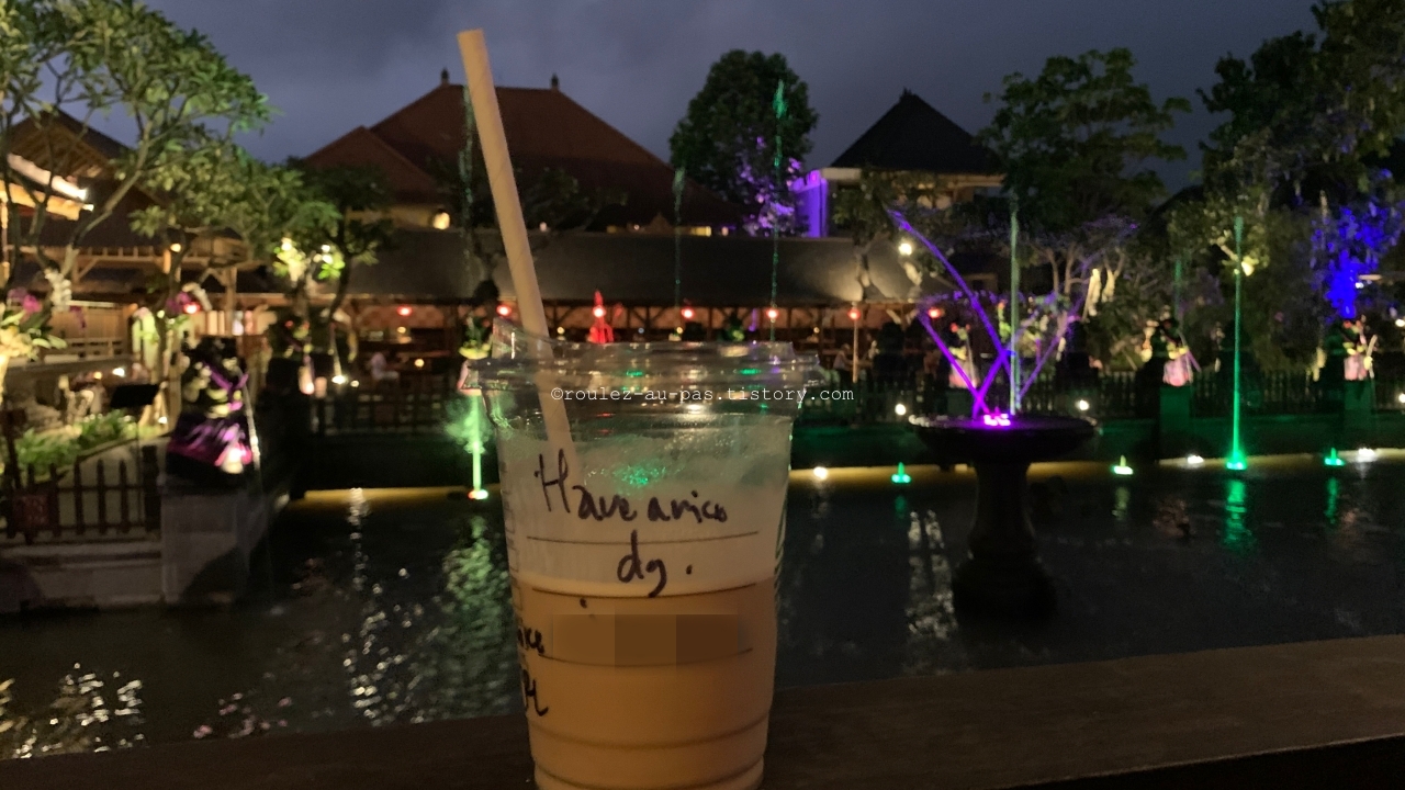 BALI-UBUD-STARBUCKS