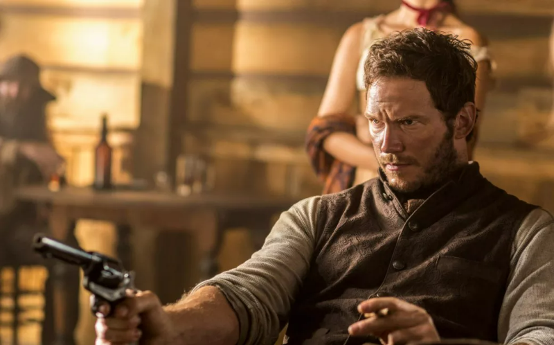 크리스 퓨렛이 총을 들고 있는 장면