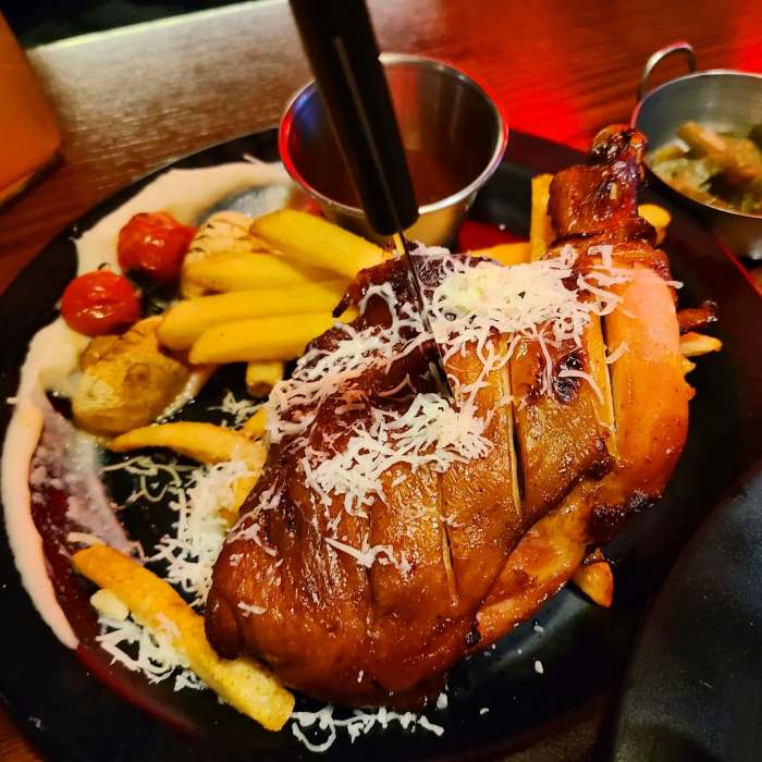 네모세모 천안 맛집 시몬스 닭다리 바비큐 스페셜 마녀의 촛불 샐러드 BBQ 맛있는 가게