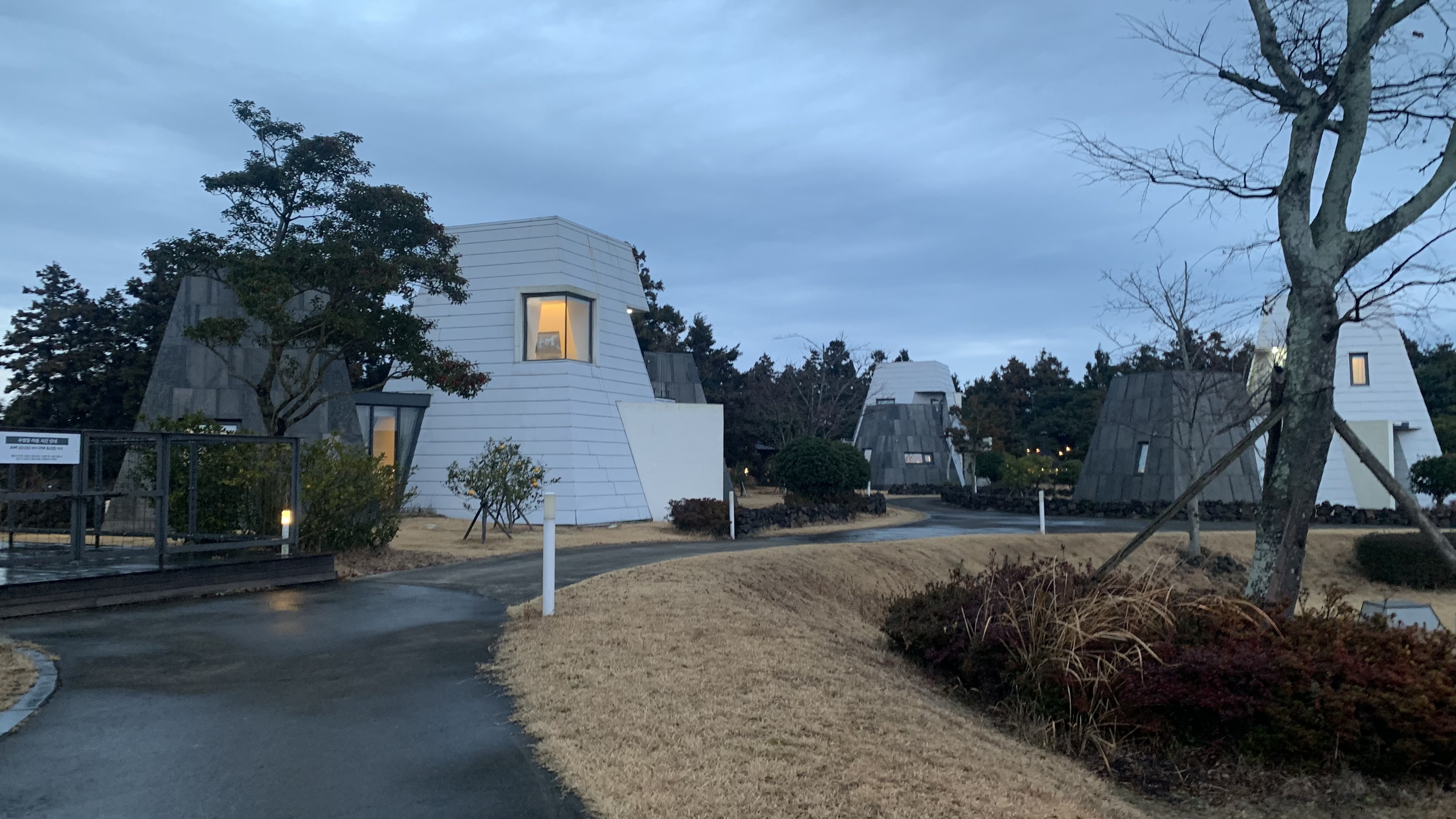 제주도에서 찾은 감성 글램핑 숙소 어라운드폴리 리뷰 - 겨울 에어스트림 숙박 후기