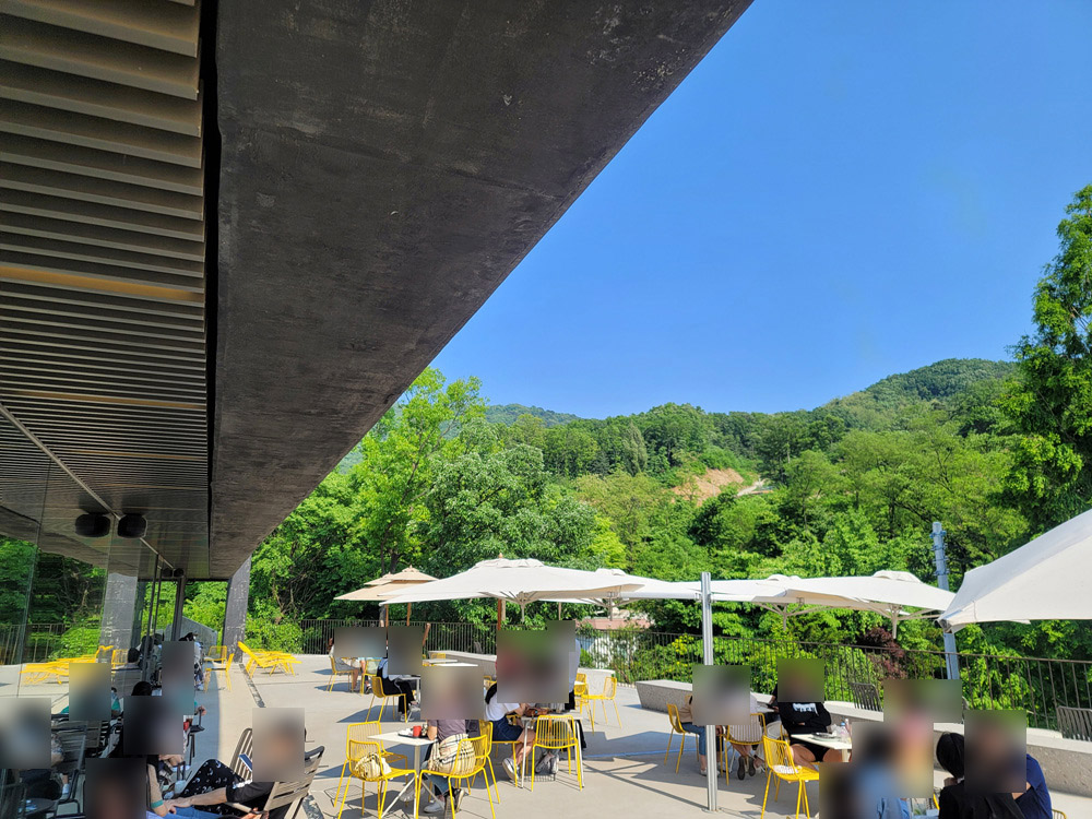 용인 카페톤 테라스 야외 자리