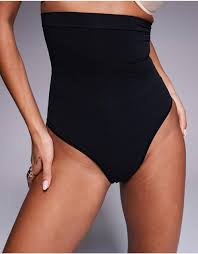 여름을 위한 보정 속옷