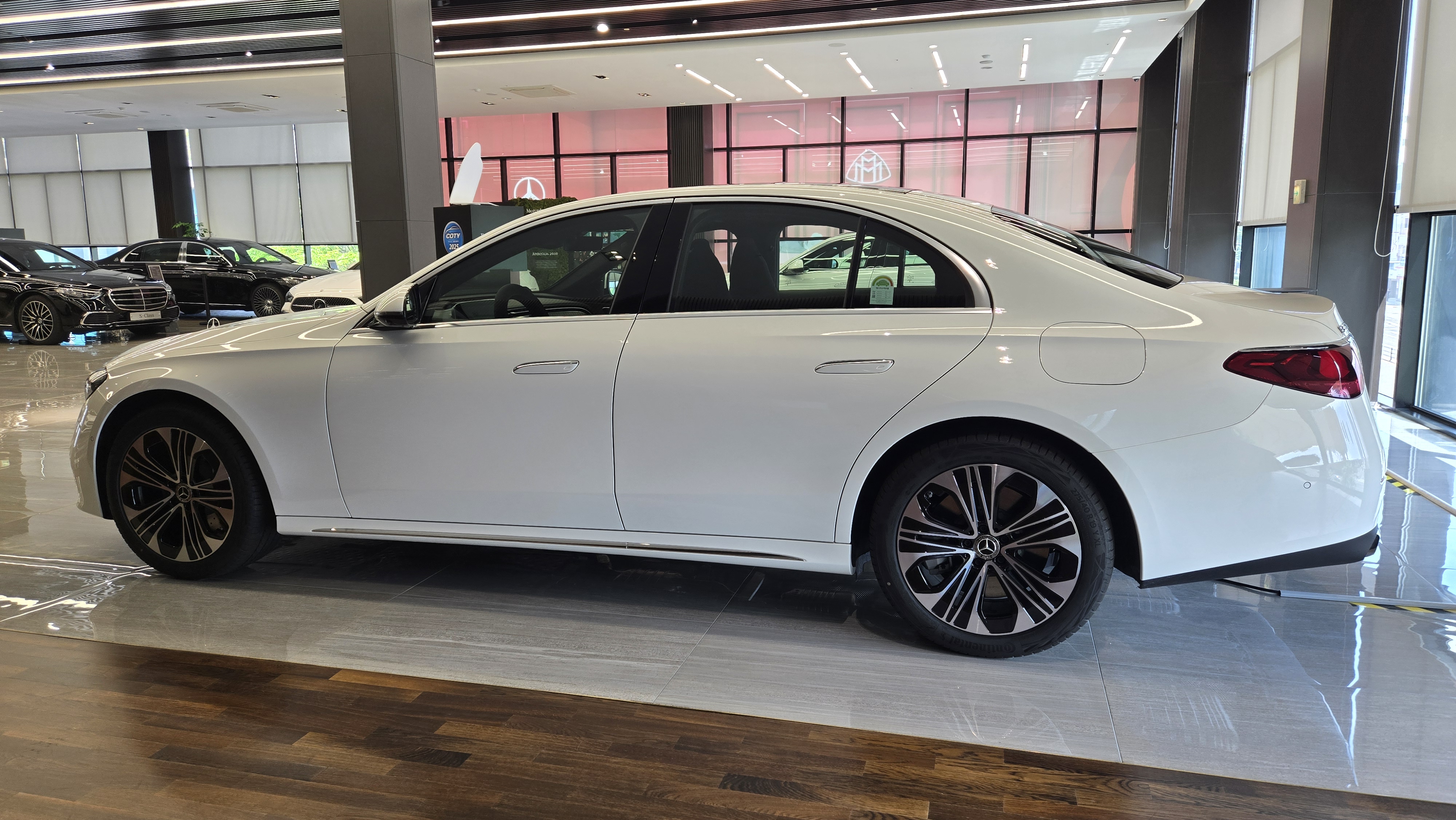 E 350 e 4M 측면
