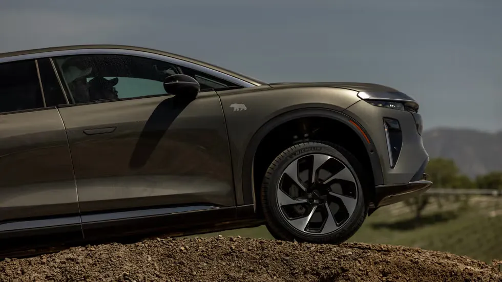 루시드모터스 그래비티 이미지