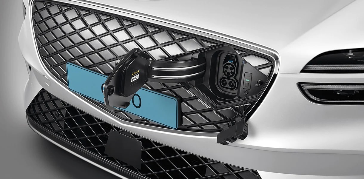 GV70 전기차는 400V/800V 급속 충전을 지원합니다.