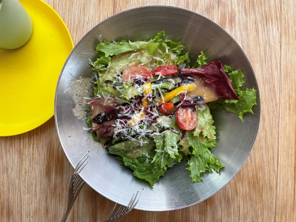 브런치-카페-뒤란-하우스-샐러드-모습