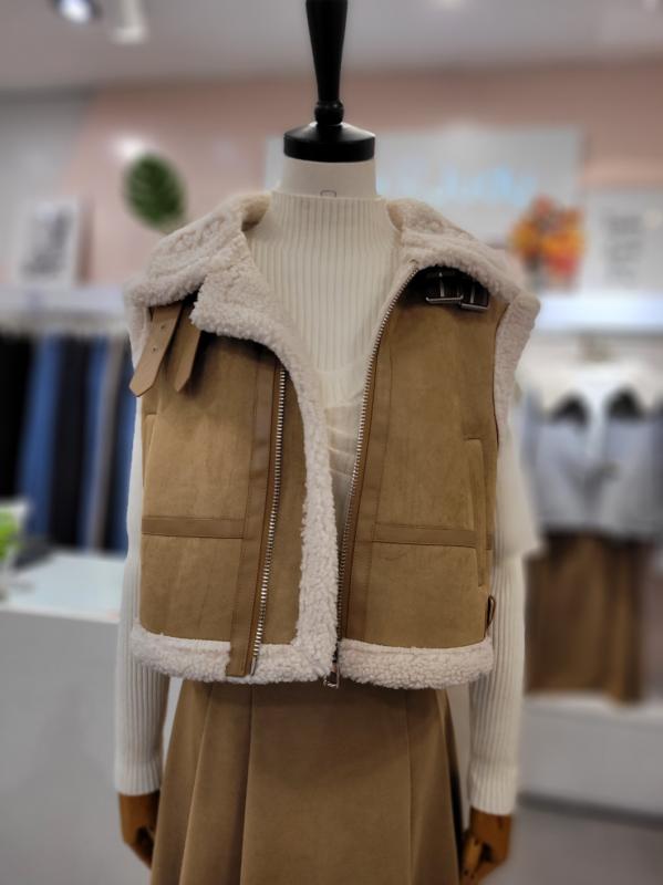 부루앤쥬디 부루앤쥬디 무스탕 하이넥 조끼 BPLOT001C