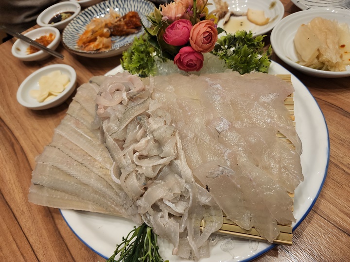 접시위의 도다리회