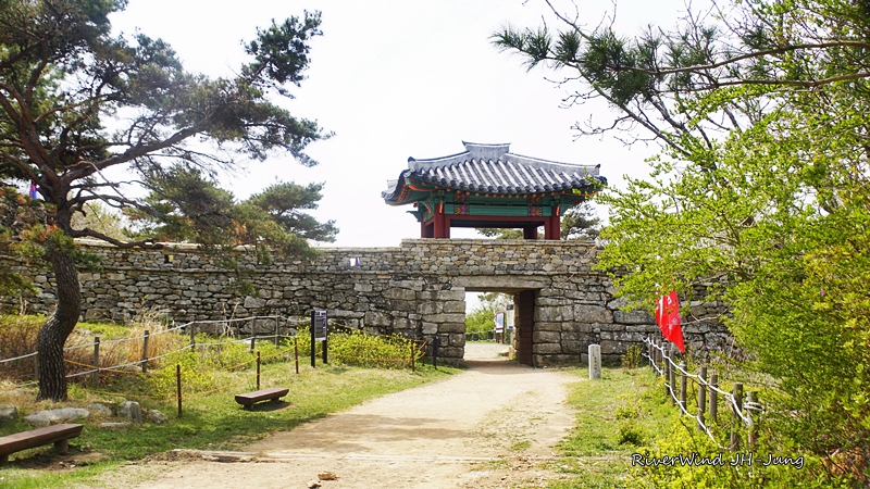 범어사 북문