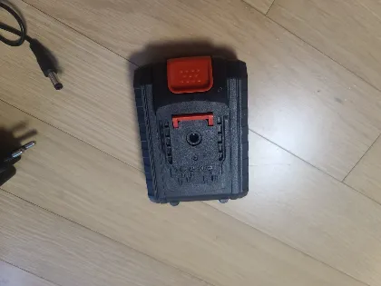 무선 충전식 전기톱 조립방법