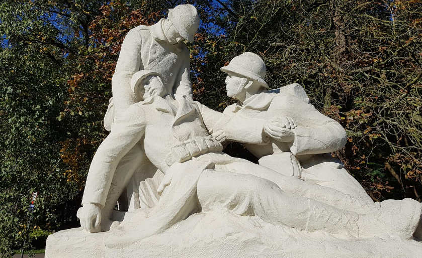 전쟁을 표현한 동상