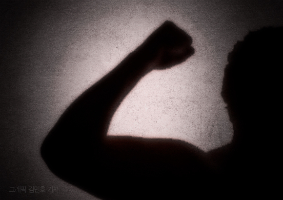 잠을 잘 때 시끄럽게 한다는 이유로 인천의 한 정신병원에서 옆 환자를 때려죽인 40대 남성이 징역 15년을 선고받았다. 본 기사와 무관한 이미지. [사진=뉴시스]