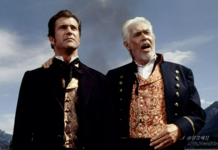 어깨 동무를 한 멜깁슨과 대니