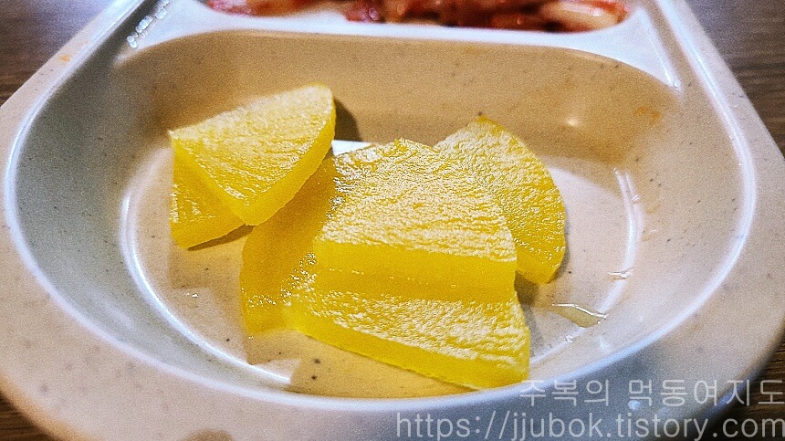 최루탄해장라면-훼드라-밑반찬-깍두기