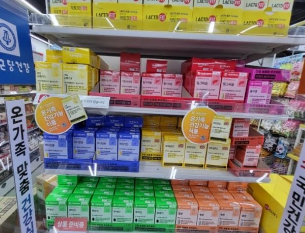 다이소에서 판매하는 진열대 건강식품들