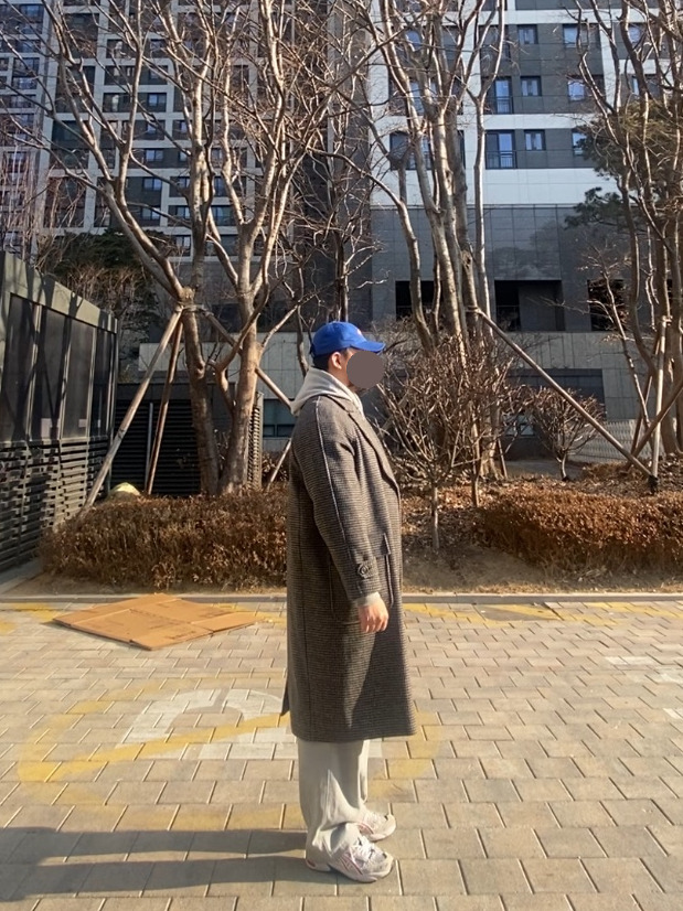 데일리룩('26.1.31.)윅 NEW YORK USA 워싱 빈티지 볼캡, 그레이휴 더블브레스티드 체크 롱코트, 토피 집업후드티, 토피 벌룬핏 와이드팬츠, 아식스 젤 카야노 5 OG