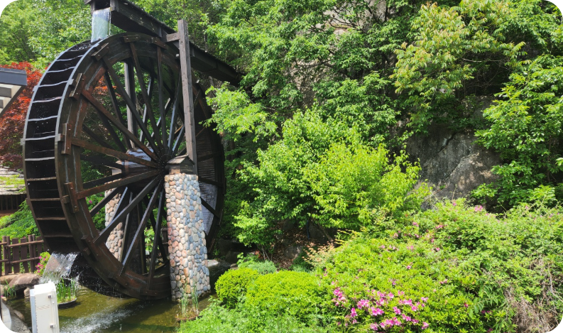 인공폭포 대형 물레방아