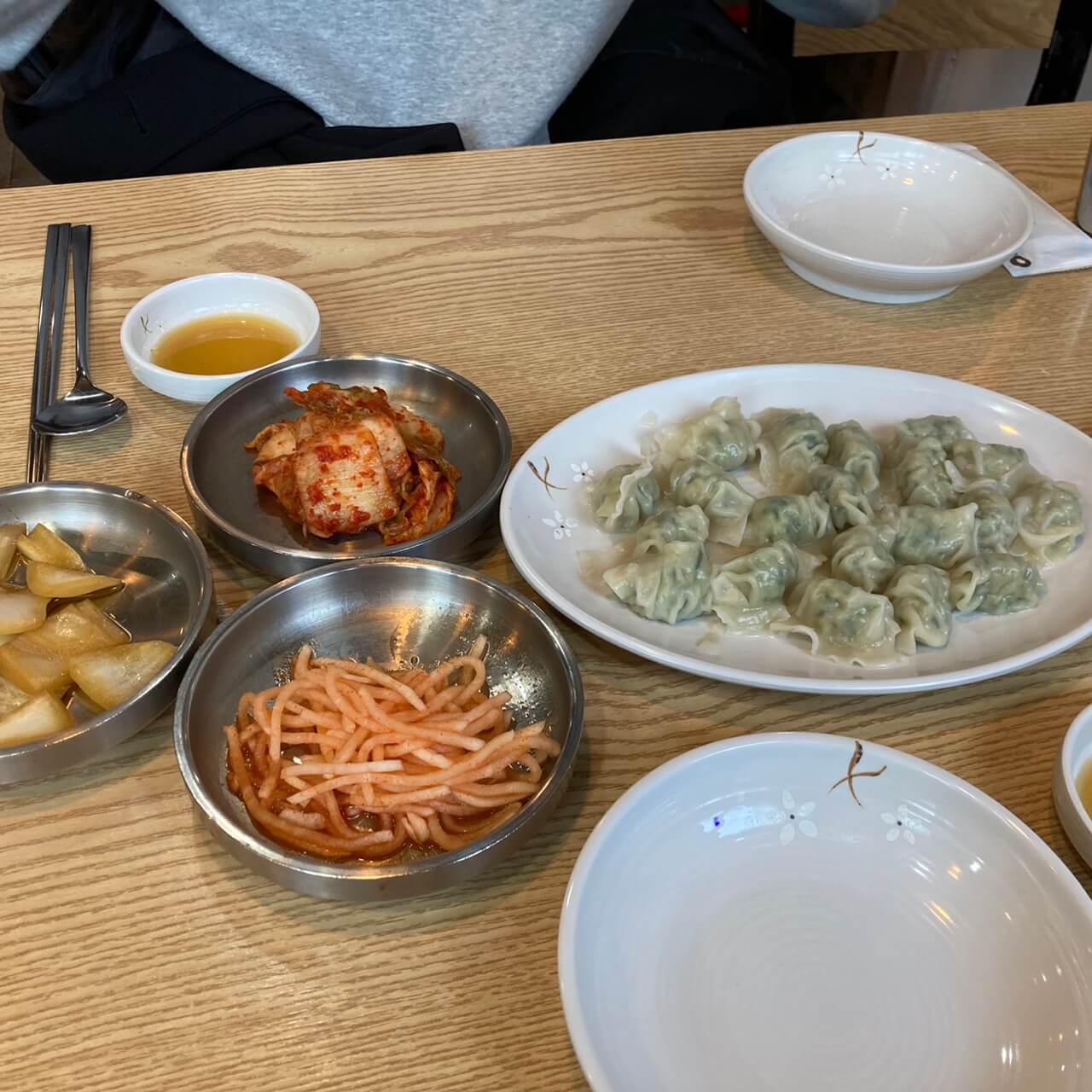 중문수두리보말칼국수-사이드메뉴-물만두-밑반찬