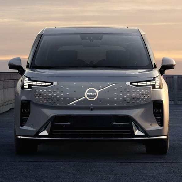 볼보의_EM90_전면부