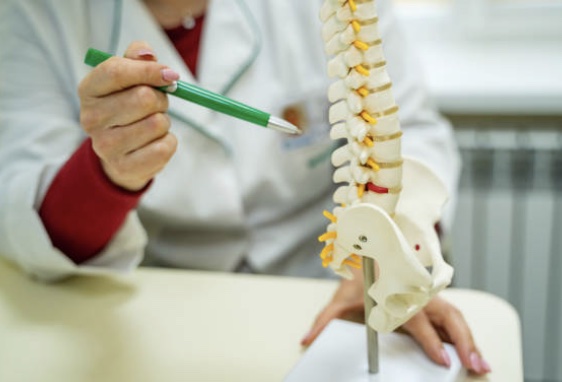 꼬리뼈가 아픈 이유 5가지 원인