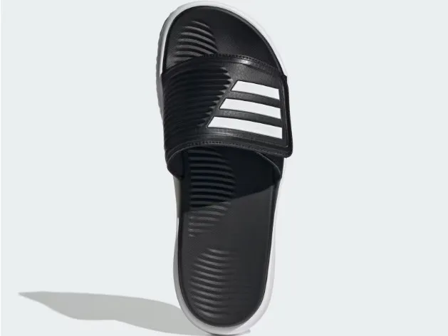 검은색-슬리퍼-흰색-바닥-발등-디자인-왼쪽은-줄무늬로-홈이-패여있고,-오른쪽에-흰색-삼선이-그려진