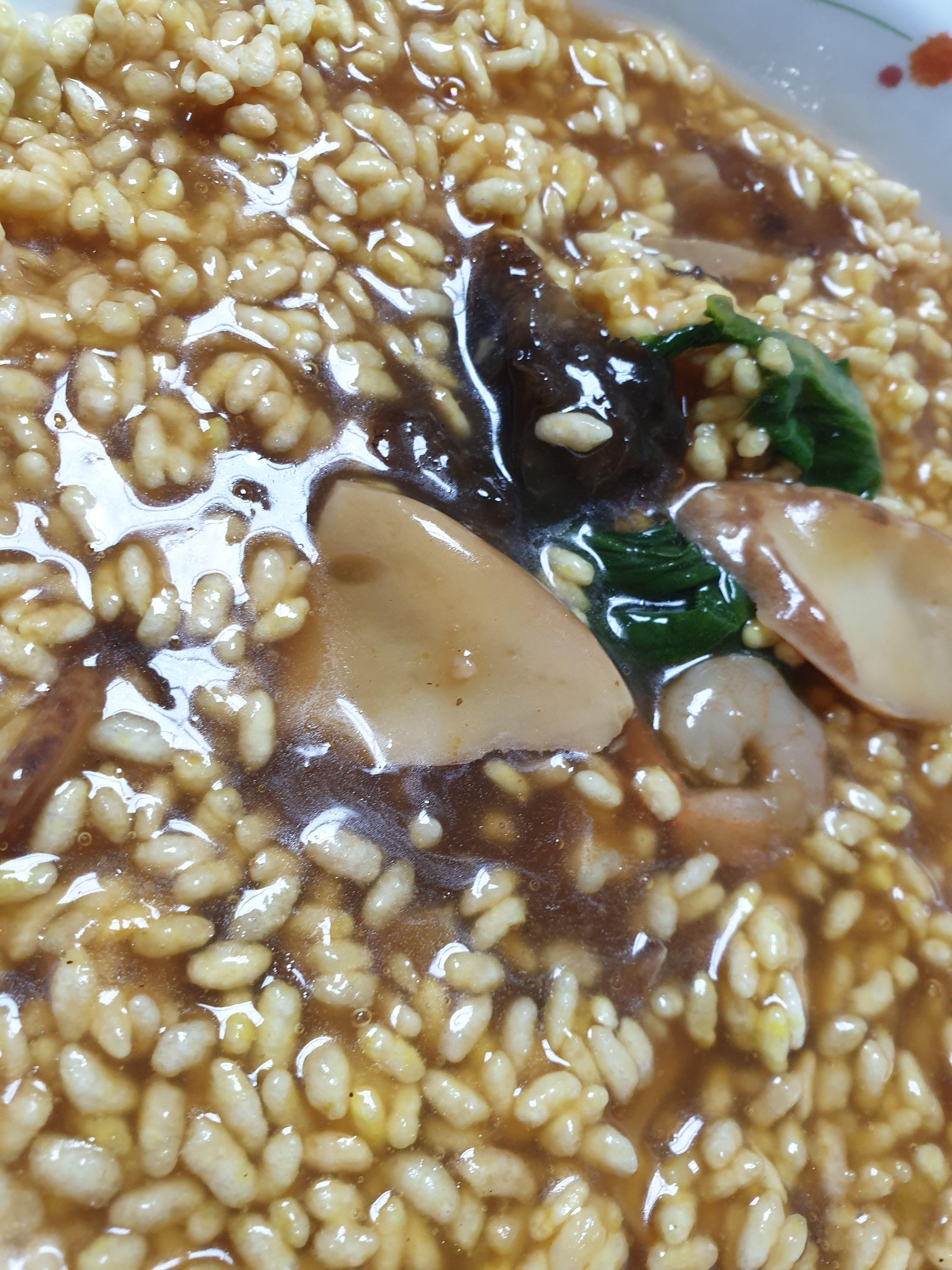 린찐 삼선 소스를 부었어요