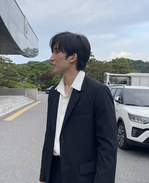 배우-이상이-서있는-모습