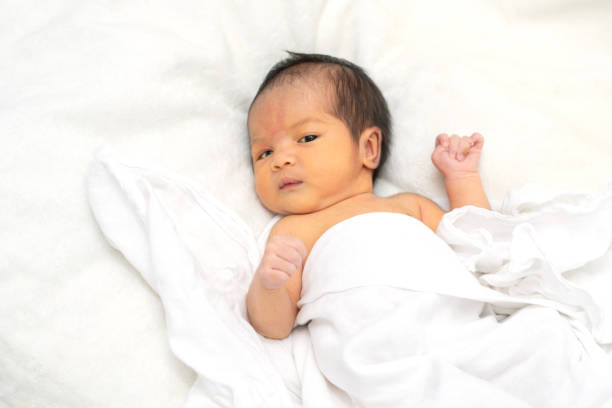 몸이-노란-아기