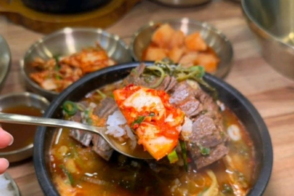 얼큰본가 연품뼈해장국