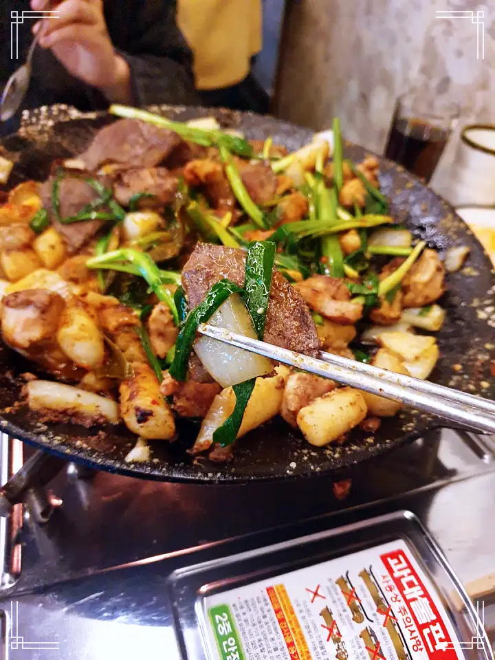 생생정보 곱창 구이 마늘 가루 눈 내린 곱창 대파김치 맛집