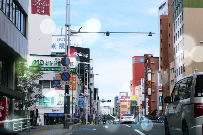 일본-후쿠오카-도심-배경