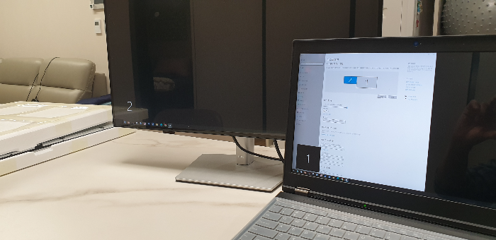 모니터 수리 후 노트북 연결 확인작업