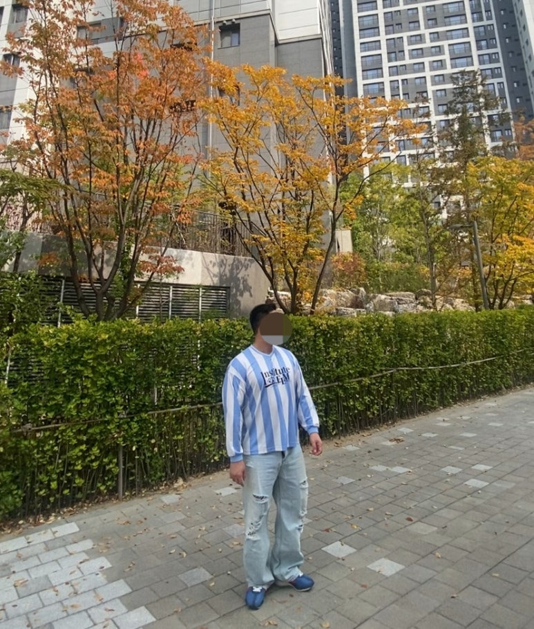 데일리룩('25. 10. 30.)필루미네이트 스트라이프 아르헨티나 국대유니폼 지브라 유벤투스 델피에로 지단, 에러스익셉티드 데님팬츠 데미지진 무파진 연청바지, 나이키 문레이서 블루